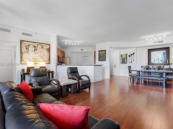 4th image of 3001 NE 185th St APT 610