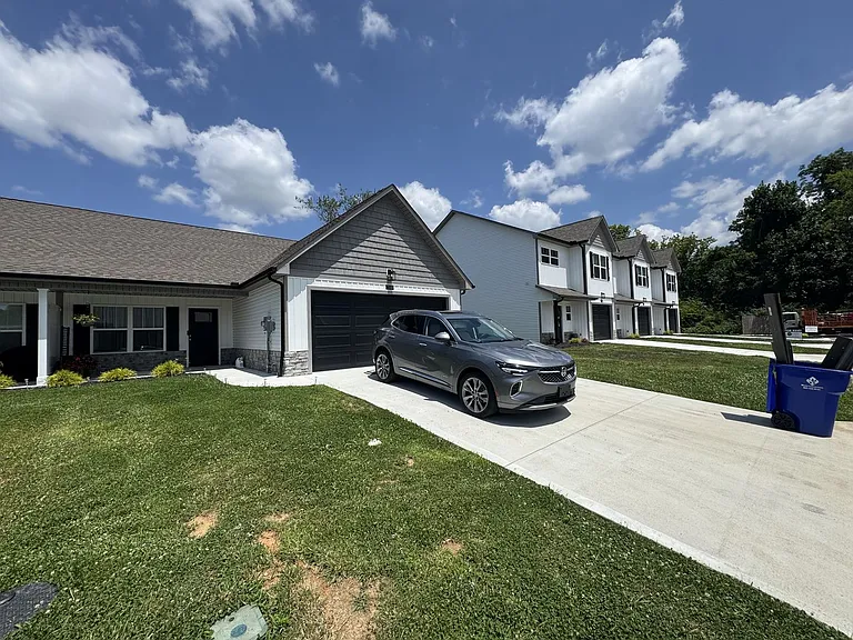 7310 Bonnie Marie Way — Photo 4