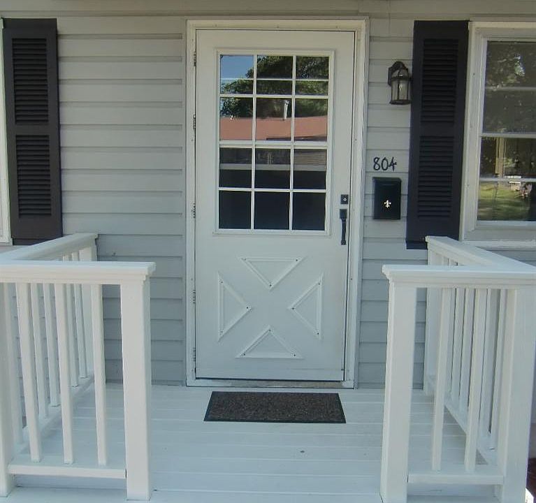 2nd image of 804 E Woodland Ave