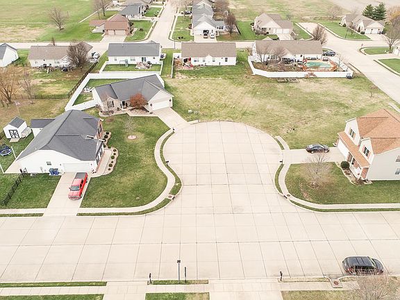 2nd image of 601 Janet Ct