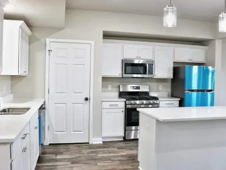 1358 S Main St — Photo 3