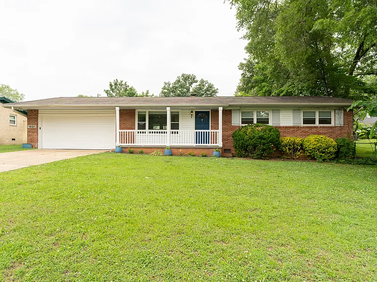 1621 Fernwood Cir — Photo 1