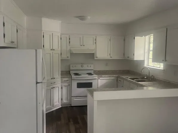211 Sharon Dr, Stevenson, AL 35772