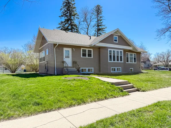 1101 2nd St, Brookings, SD 57006
