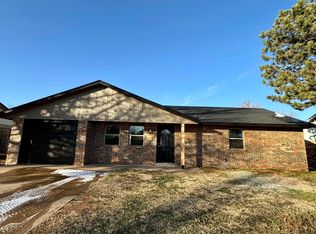 518 Amy Dr, Waukomis, OK 73773