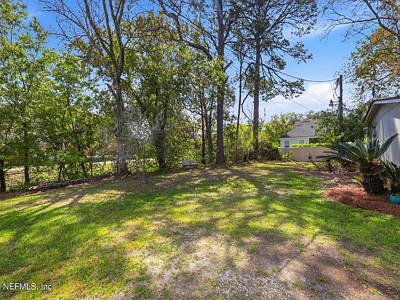 4th image of 884 ROBIN HOOD Drive