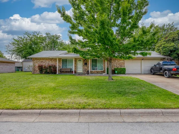 405 SW Gregory St, Burleson, TX 76028