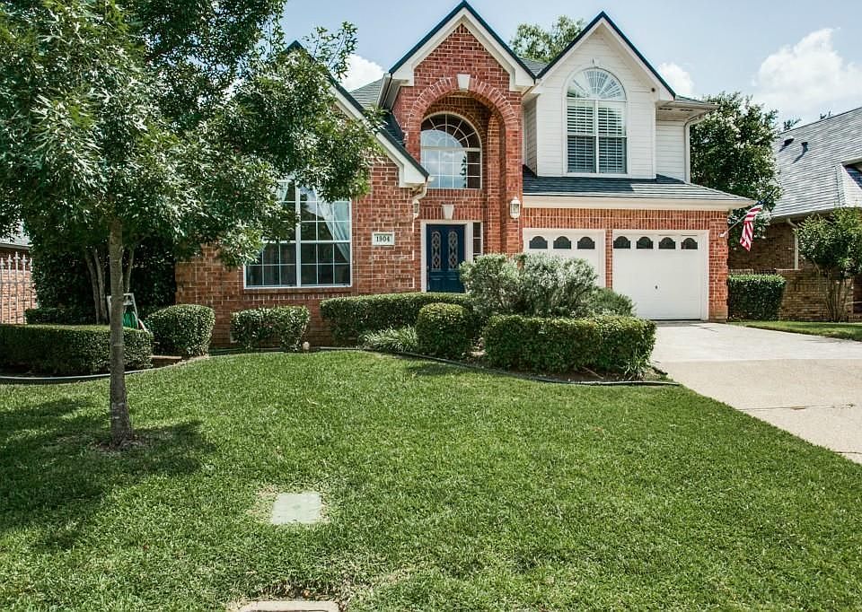 1st image of 1904 Crockett Cir
