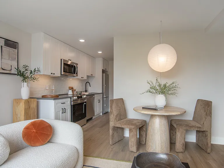 Connecticut House Apartments — Photo 39