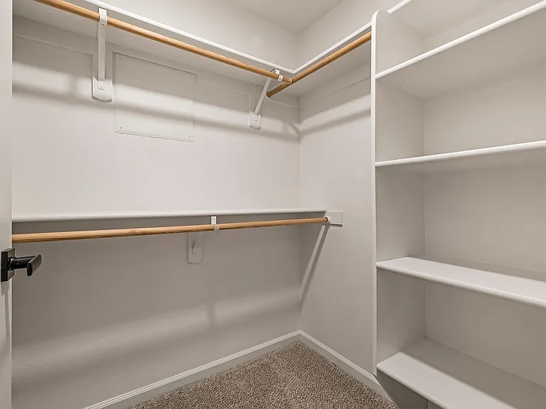 Sterling Oaks Luxury Apartments — Photo 54