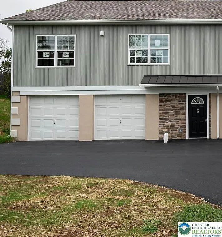 3 bed, 2.0 bath, 1600 sqft, $2,450 — Photo 1