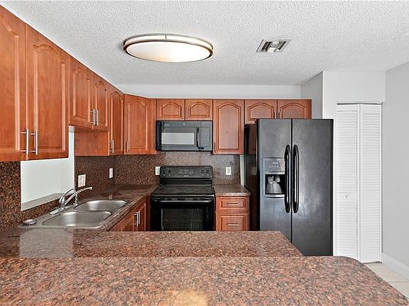 3rd image of 1191 Sussex Dr