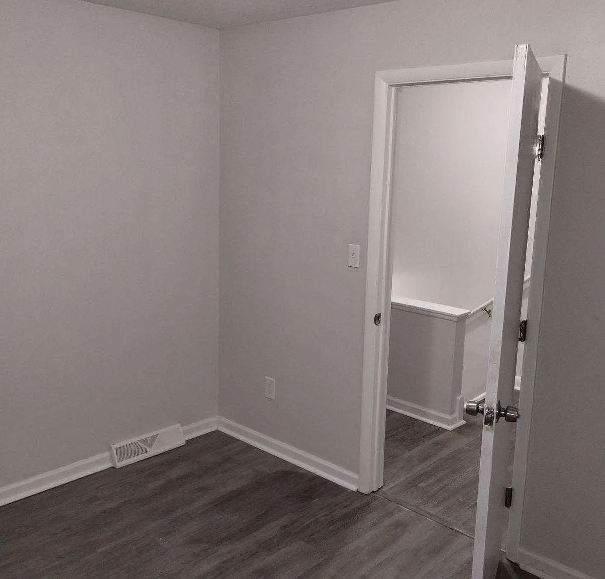 4871 Banbury Ct — Photo 2