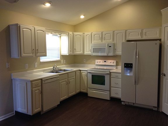 4th image of 1494 Woodside Dr