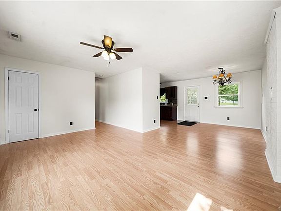 3rd image of 617 S Holly Ave