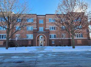 911 Busse Hwy APT 302, Park Ridge, IL 60068