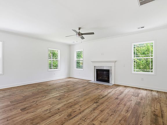 4th image of 119 Howell Cir