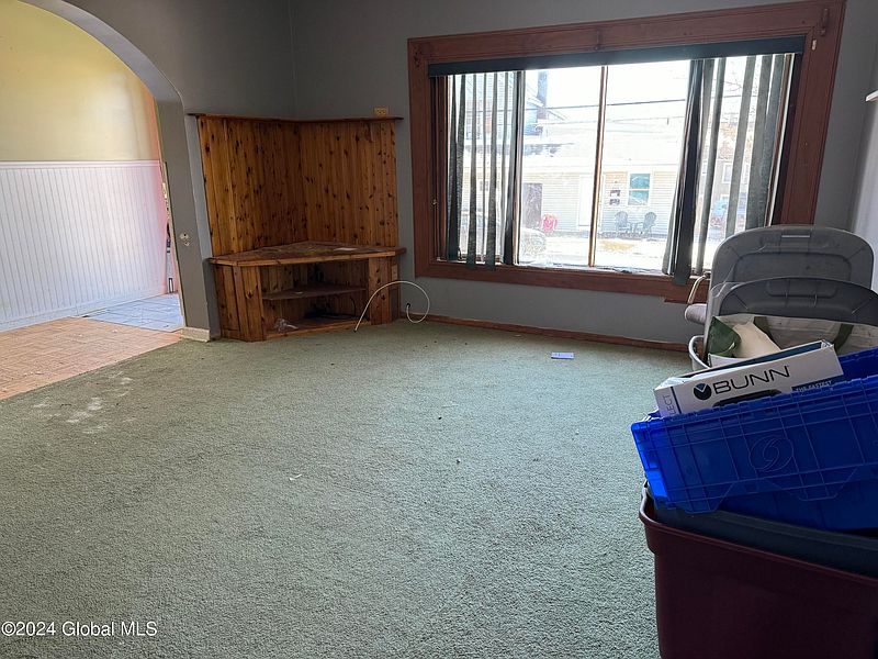 3rd image of 805 Congress Street