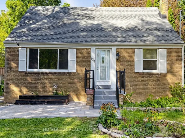 226 Oakridge Dr, Toronto, ON M1M 2B3