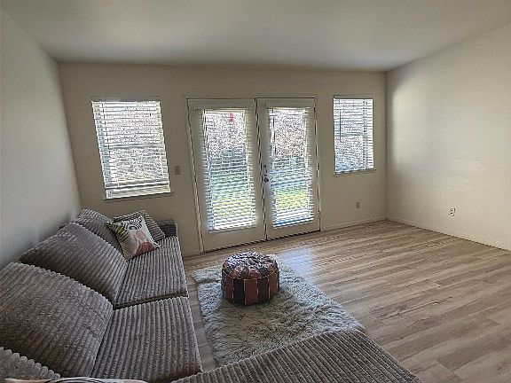 5th image of 1420 Kingston Rd