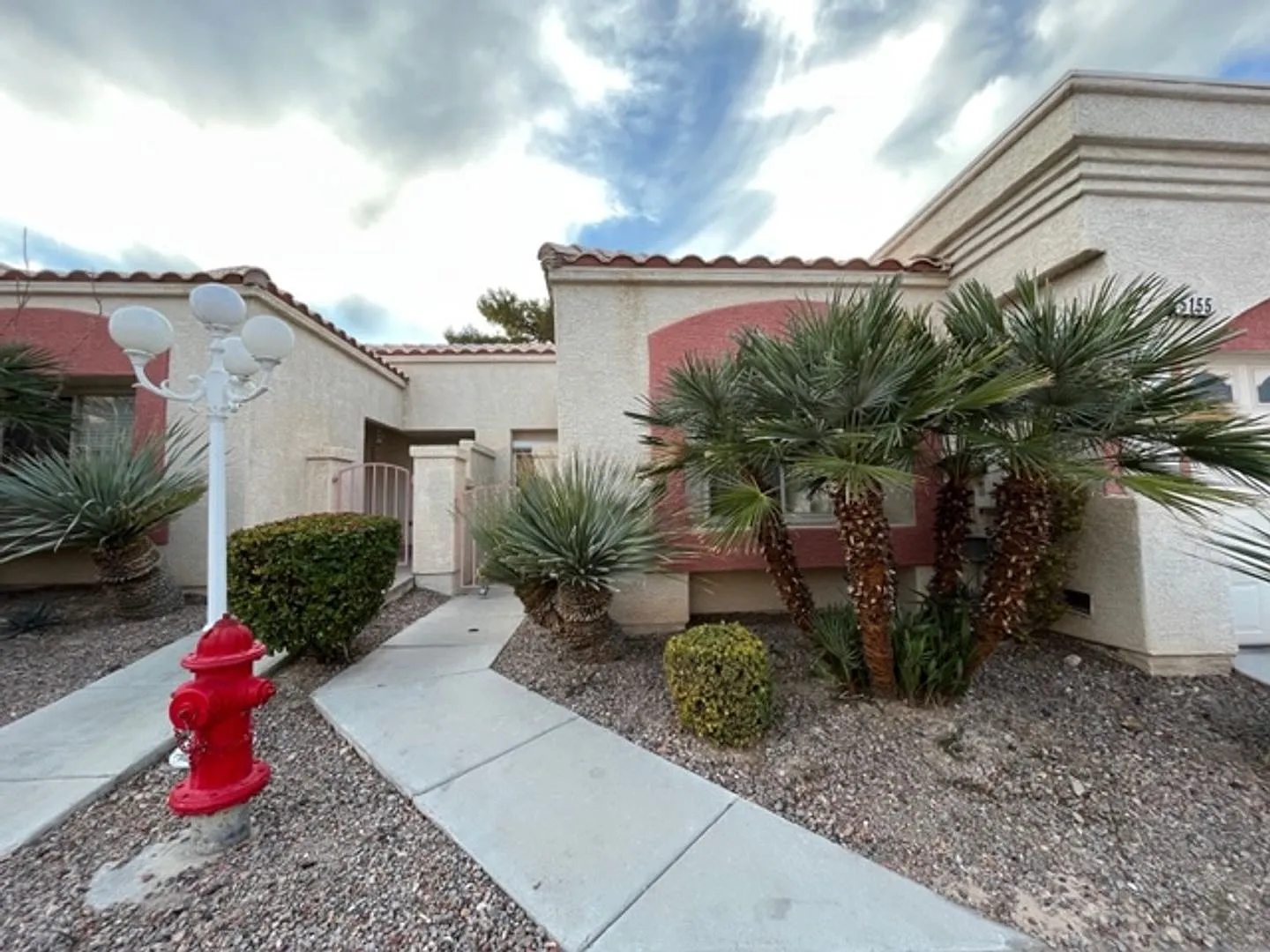 Single Story Townhouse — Photo 2