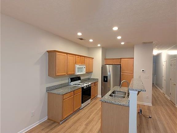 4th image of 751 Brookside Parc Ln
