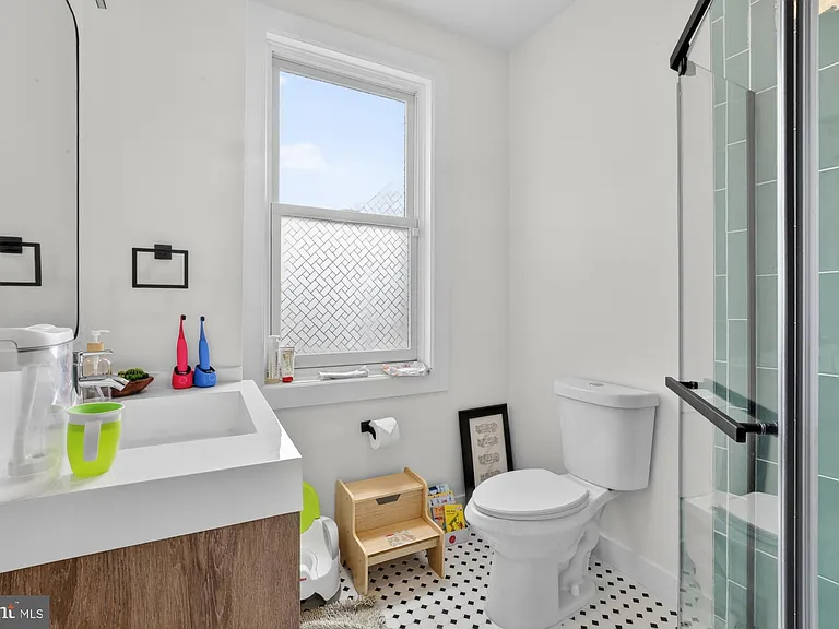 2356 E Susquehanna Ave — Photo 19