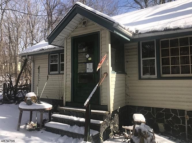 1st image of 350 E Lakeshore Dr