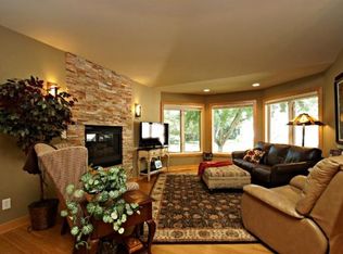 1271 Chokecherry Rd, Hugo, MN 55038