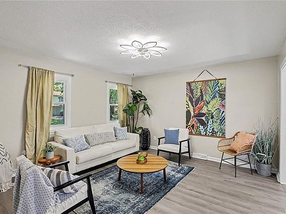 3rd image of 408 NE Richardson Pl