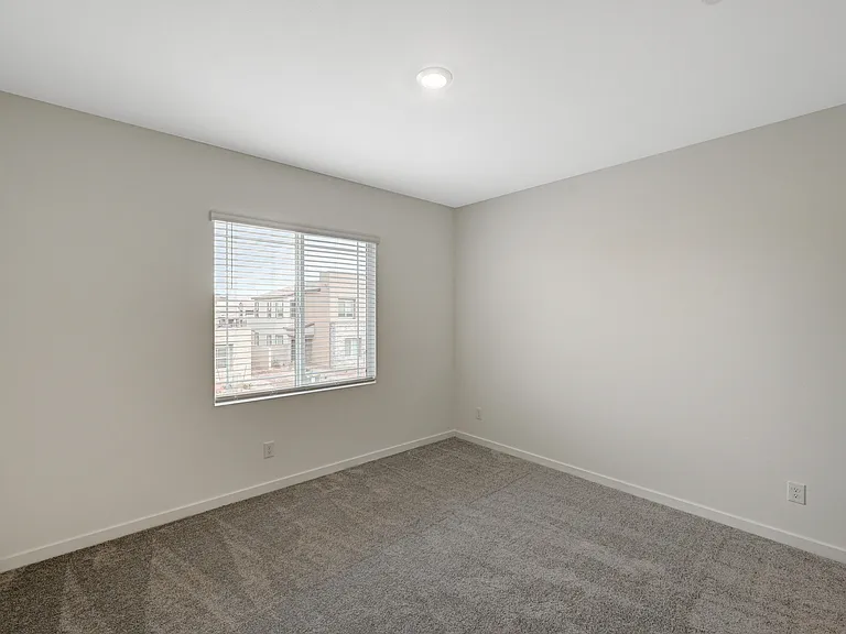 485 Daphne Ter — Photo 39