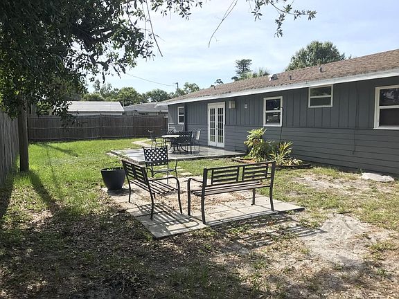 3rd image of 2947 Louise St