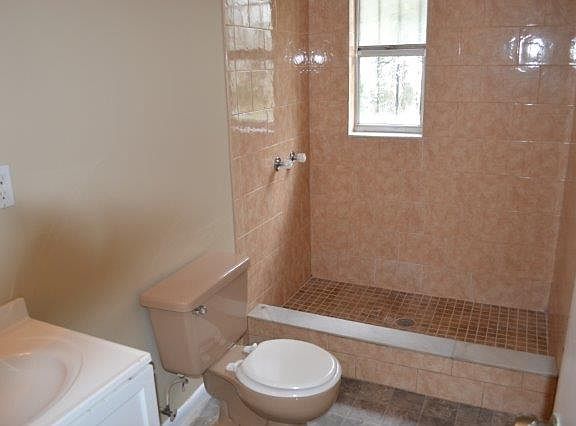 4th image of 6207 N 22nd St
