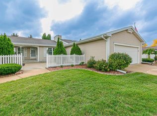 52 Fiesta Ct APT B, Appleton, WI 54911