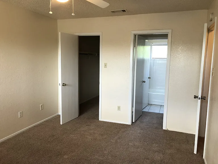8300 Bradford Edward Cv #B — Photo 10