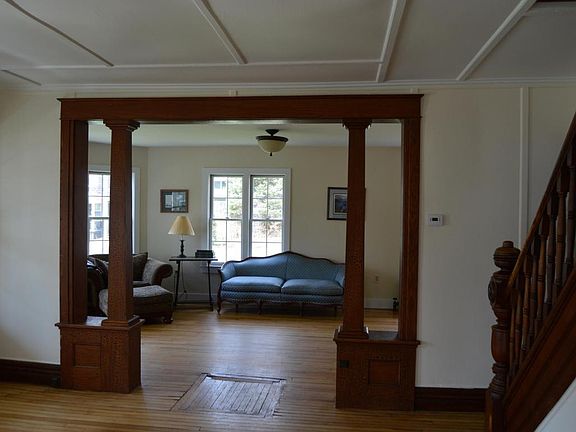 5th image of 40 Stewart Ave