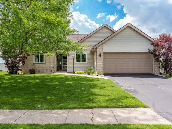408 Heeren Dr, Winnebago, IL 61088