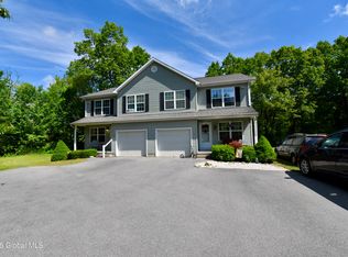 17 Fellows Rd, Halfmoon, NY 12065