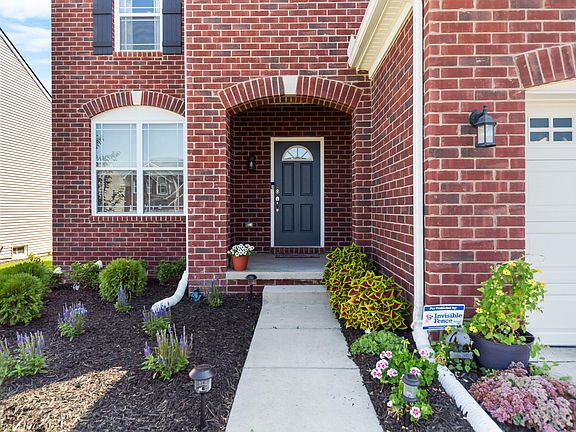 4th image of 297 Springview St