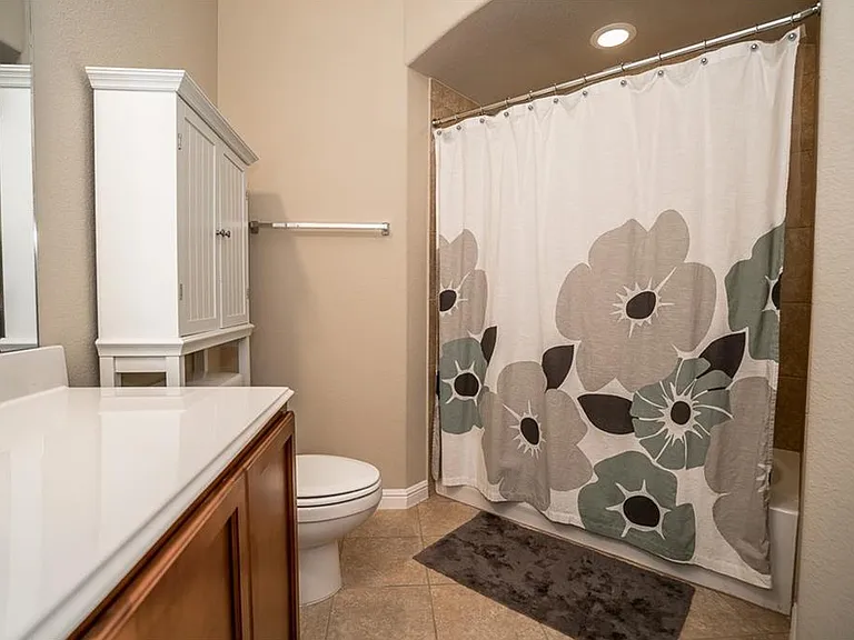 1405 Nightingale Dr — Photo 5
