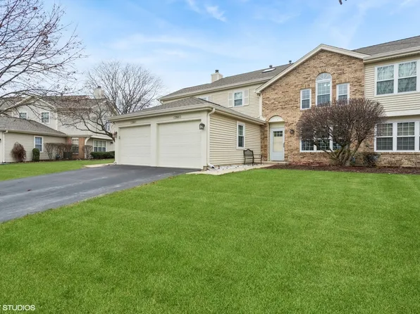 27W404 Melrose Ln, Winfield, IL 60190