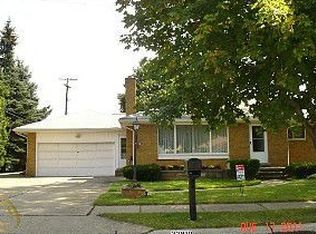 32910 Knapp Ave, Warren, MI 48093