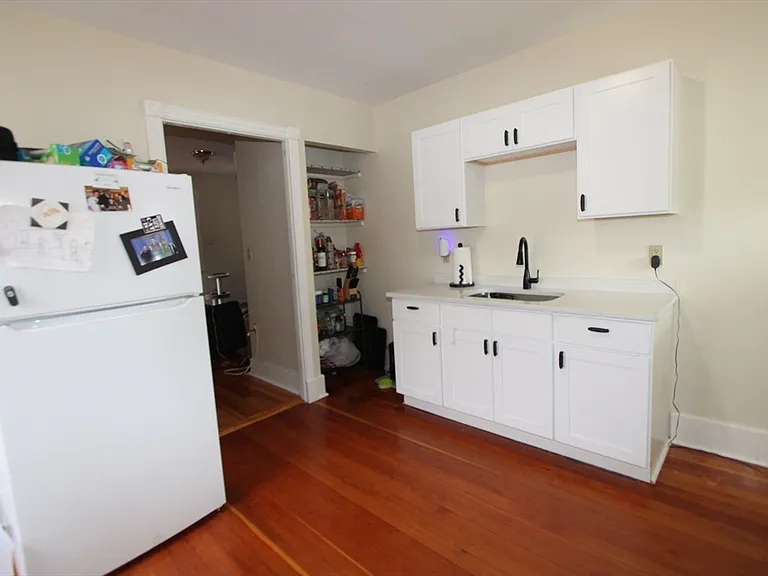 122 Elm St #D — Photo 4