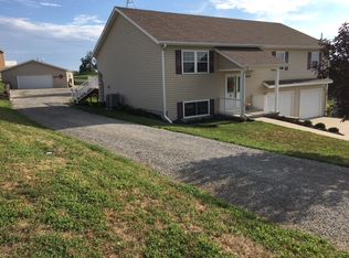 10404 Apple Dr, Saint Joseph, MO 64505