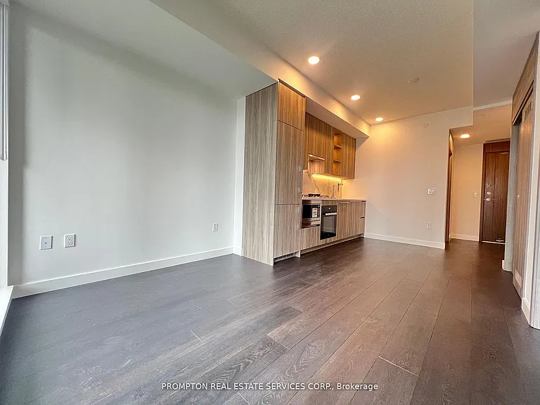 18 Esther Shiner Blvd #1112 — Photo 4