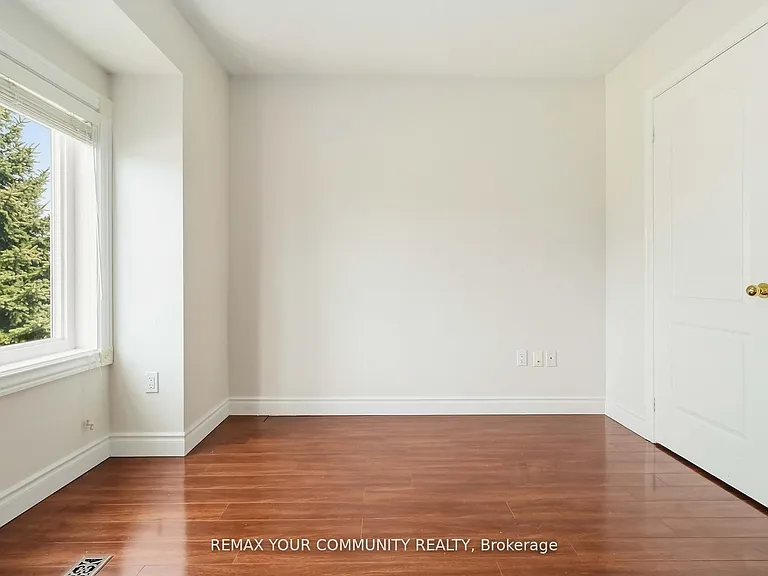 120 Shaftsbury Ave — Photo 28