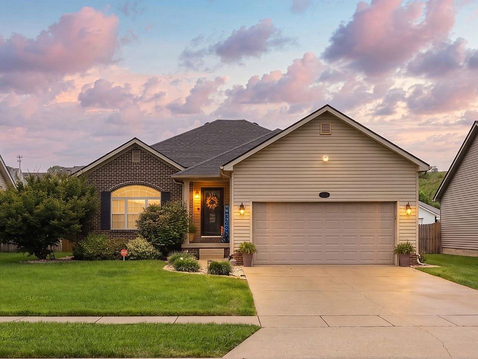 1st image of 261 Oxford Cir