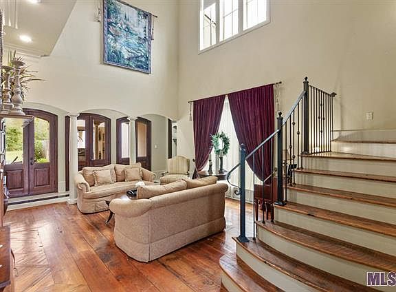 5th image of 18884 Bienville Ct
