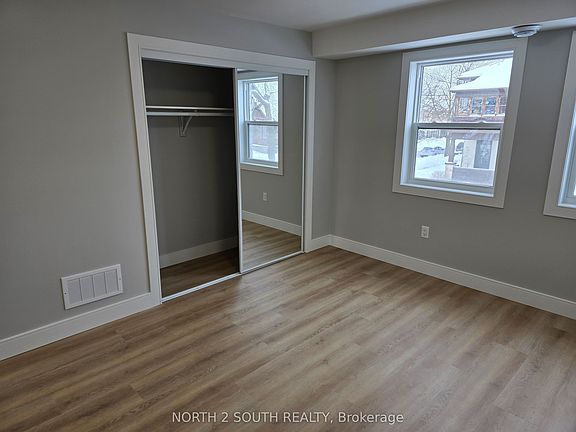 5th image of 241 Darling St #1