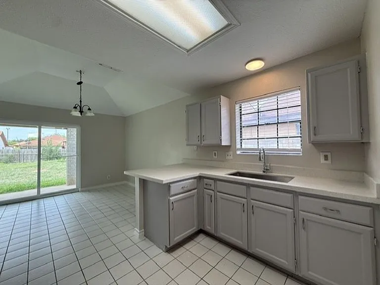 1208 N Oakmont Loop — Photo 7